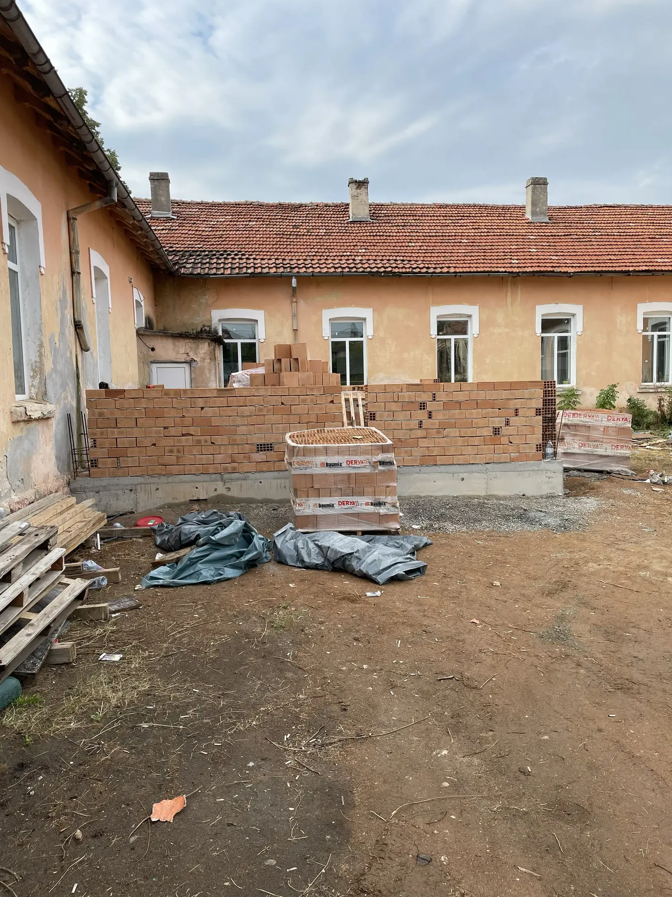 Изграждане на нов санитарен възел към ОУ „Свети Климент Охридски“ — етап 4
