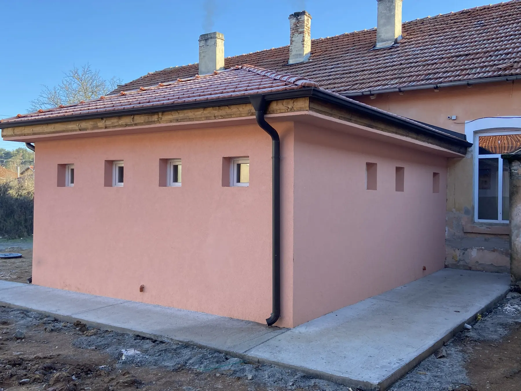 Изграждане на нов санитарен възел към ОУ „Свети Климент Охридски“ — етап 7